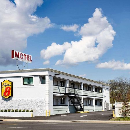 Super 8 By Wyndham Lindenhurst Exterior photo