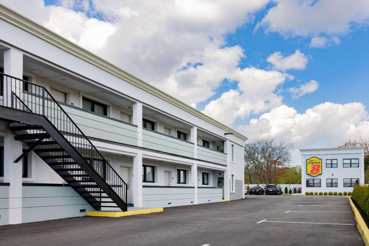 Super 8 By Wyndham Lindenhurst Exterior photo