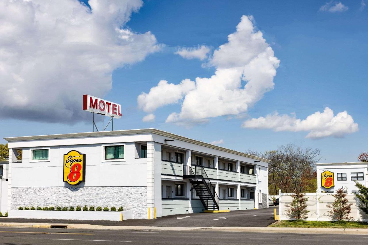 Super 8 By Wyndham Lindenhurst Exterior photo