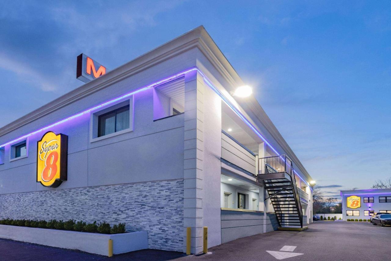 Super 8 By Wyndham Lindenhurst Exterior photo